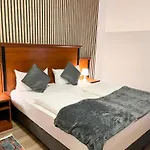 City Hotel West