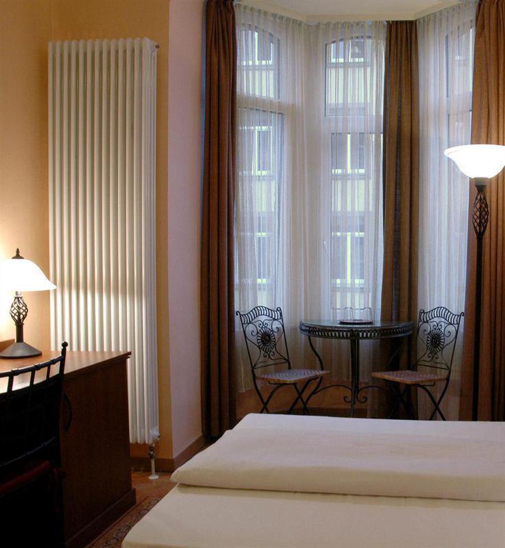West Hotel 3*